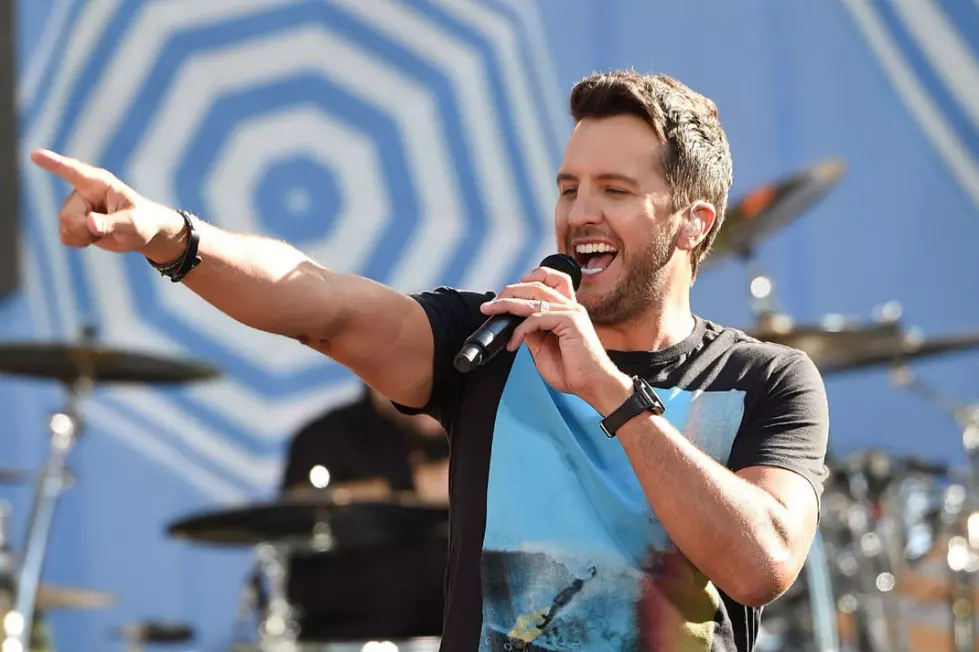 Luke Bryan’s ‘Love Me in a Field’ Lyric Video Highlights Flirty Country Lovin’