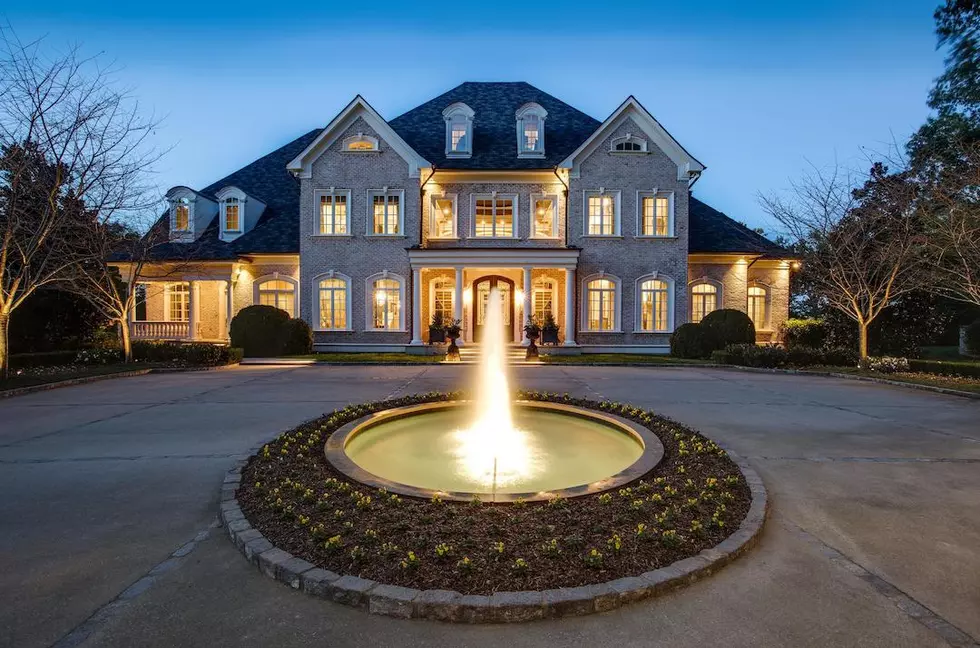 Peek Inside Kelly Clarkson’s Stunning Tennessee Mansion