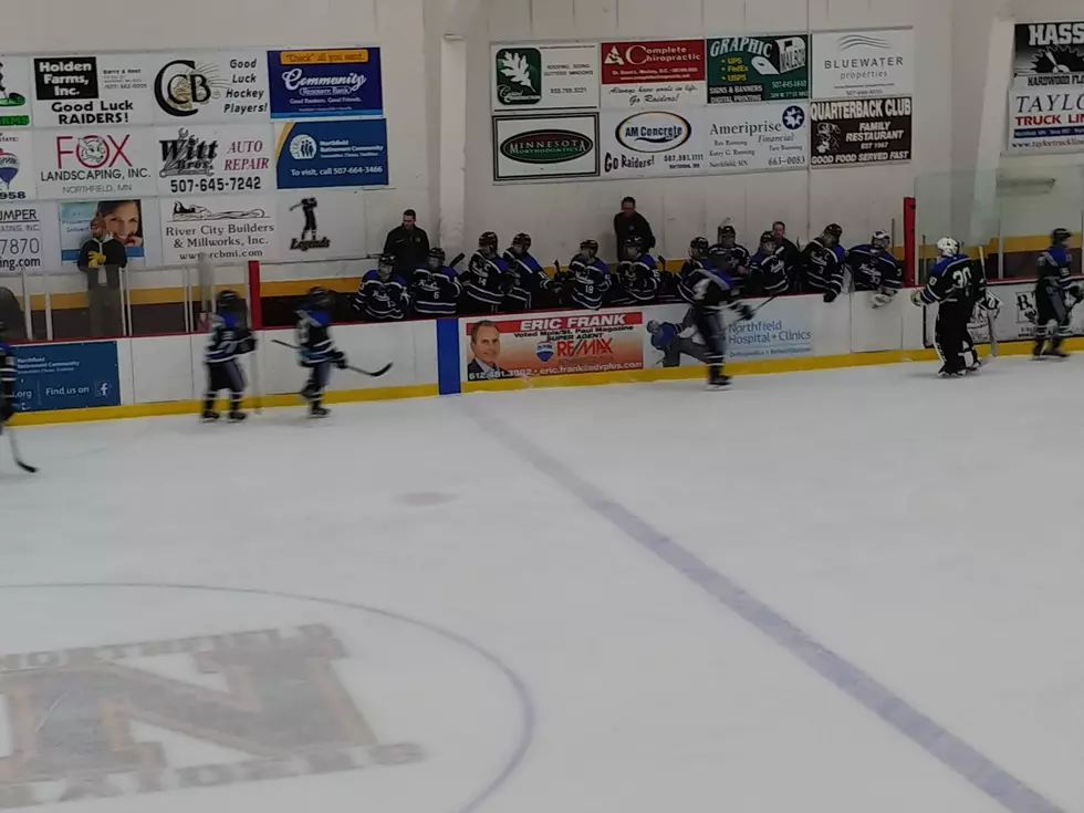 Munns’ Breakaway Goal Boosts Huskies Past Raiders
