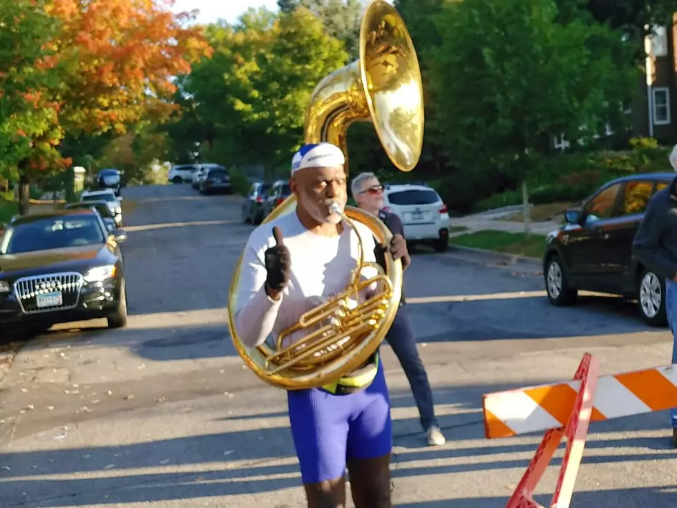 Former Minnesota Viking was Back Serenading Marathon Runners